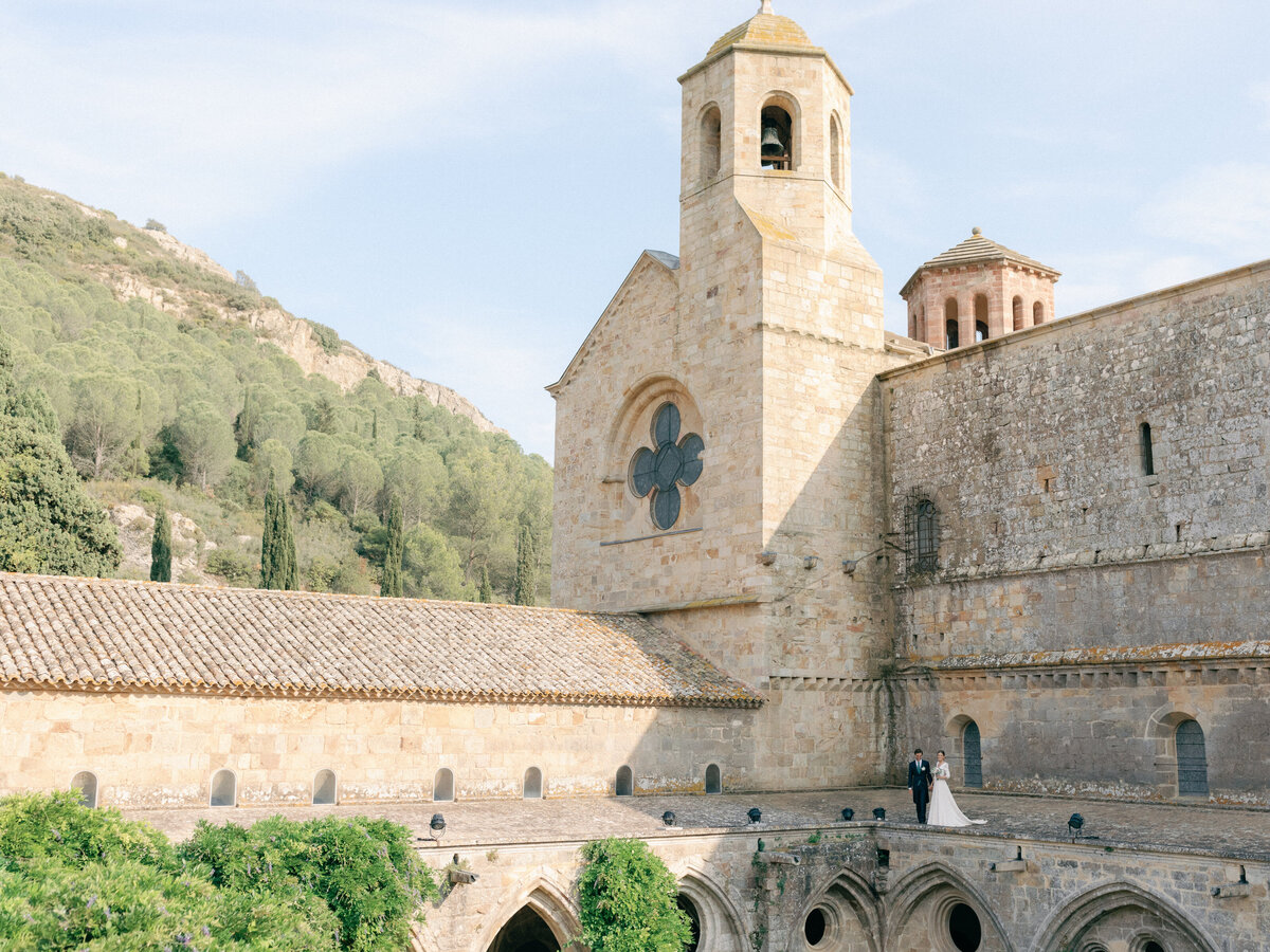 221-22072023-_81A1695-Olivia-Poncelet-Wedding-Abbaye-de-Fontfroide-AG-WEB-150