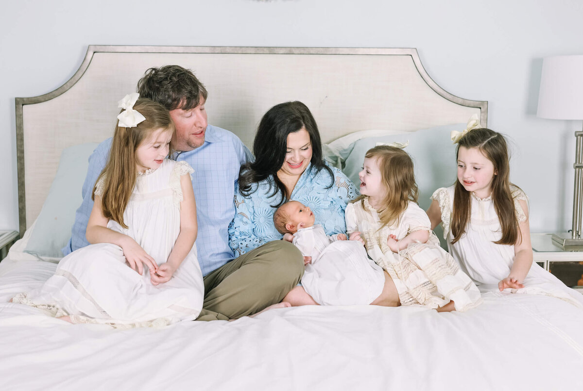 family-on-bed-with-newborn-4