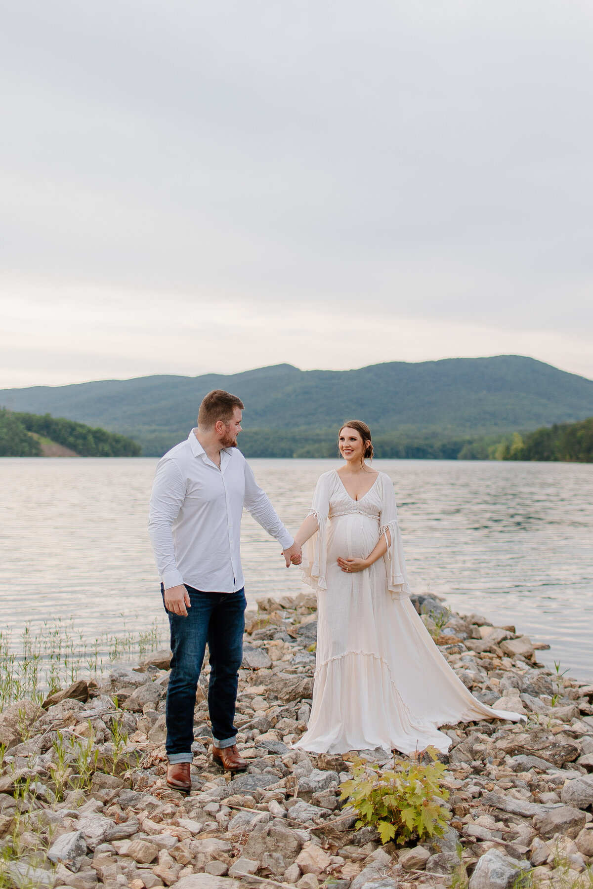 Documentary-Maternity-Session-at-Carvins-Cove-RJ-55