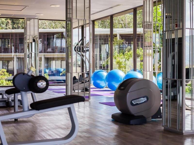 gym-fitness-hotel-spa-expert-luxury-yoga-retreat