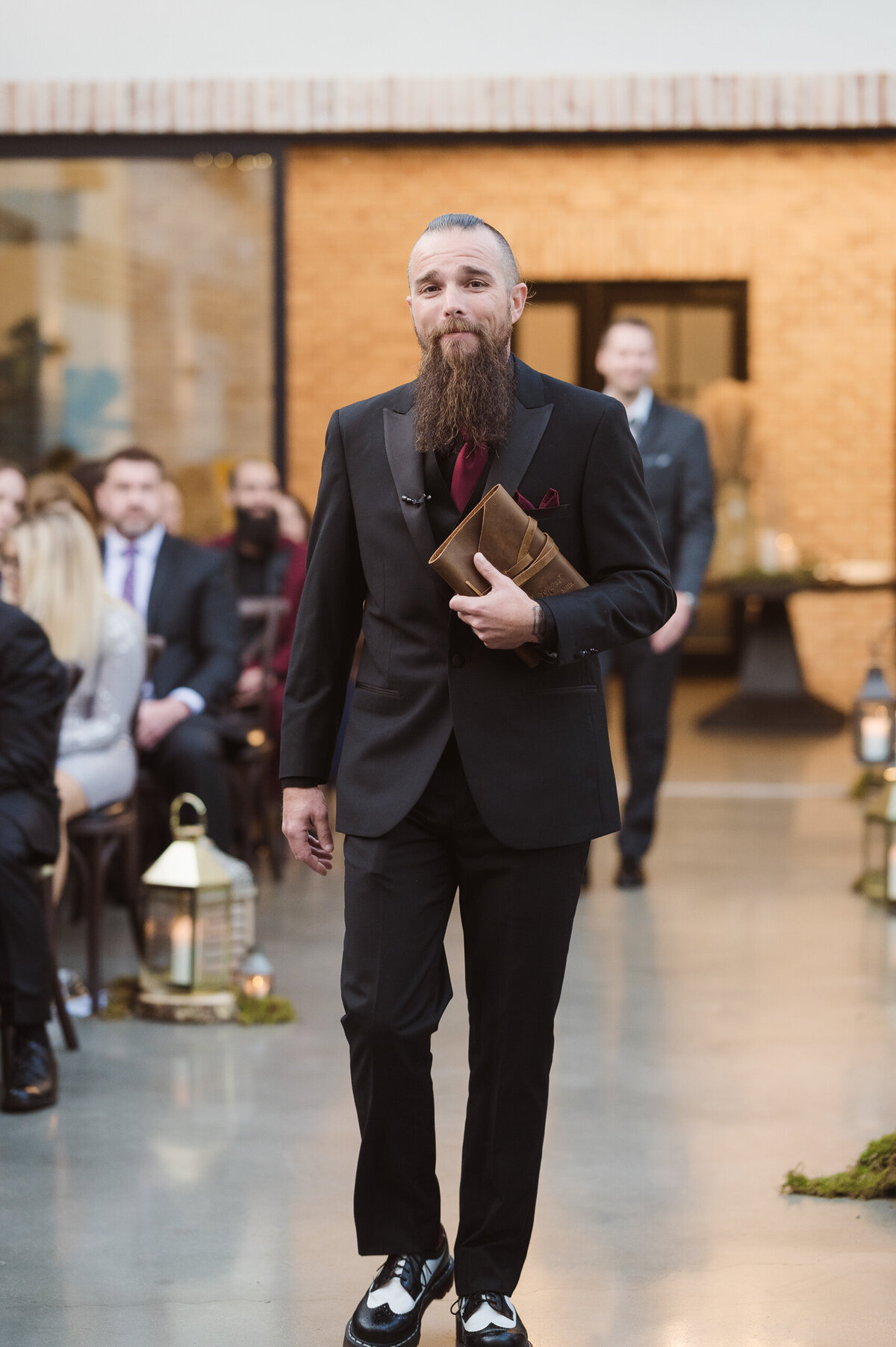 whimsical-wedding-photographer-nj-by-suess-moments-at-the-perona-farms-refinery