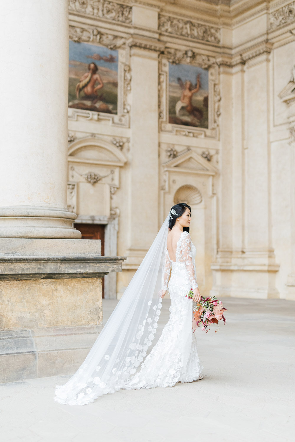 Bride walking in valdstejn garden