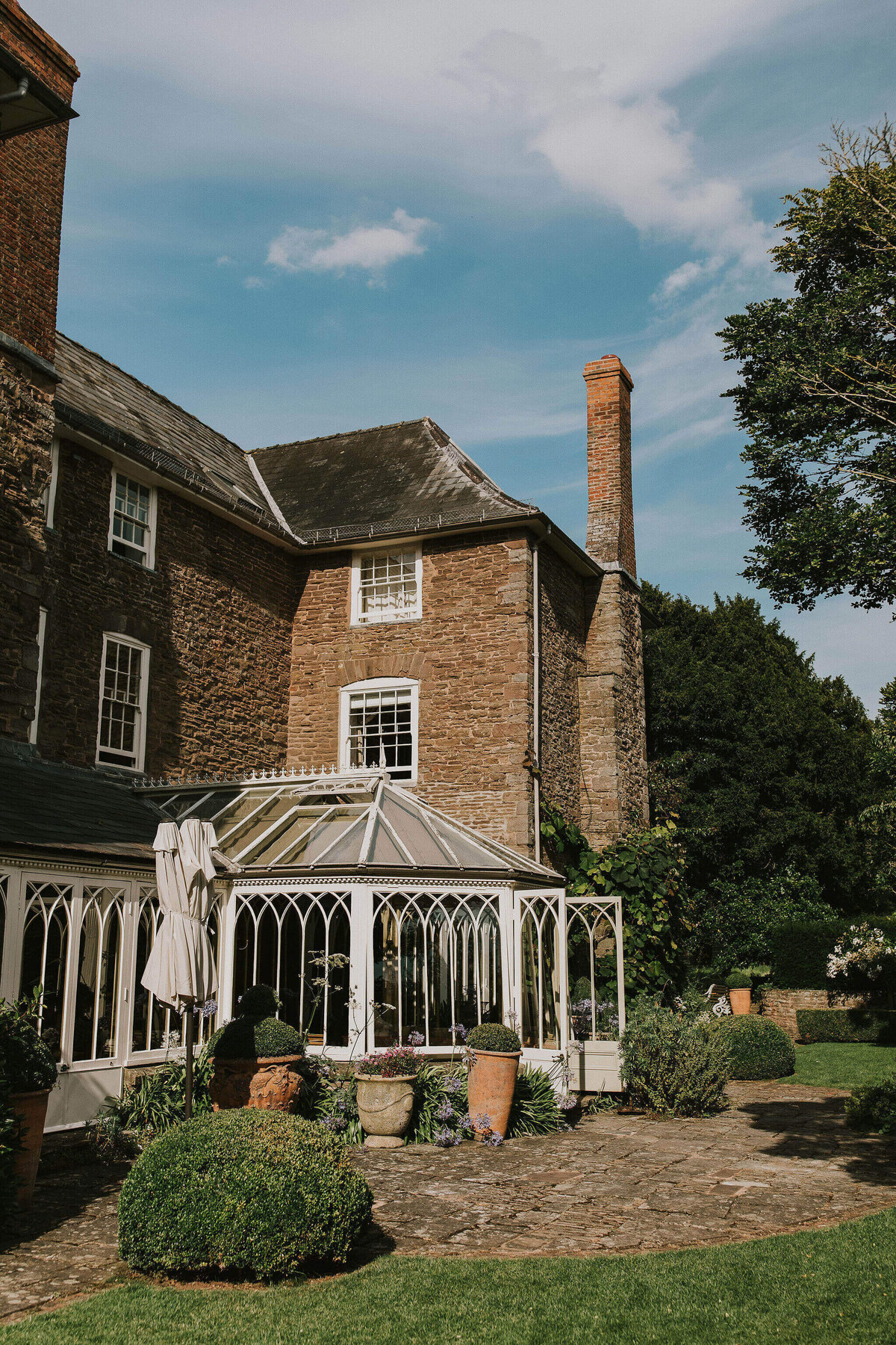 Issy-and-Bella-Floral-Design-Wedding-Florist-Herefordshire-Dewsall-Court-N-Z6
