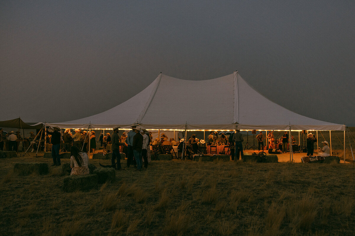 presley-gray-photo-rustic-western-montana-wedding-0321