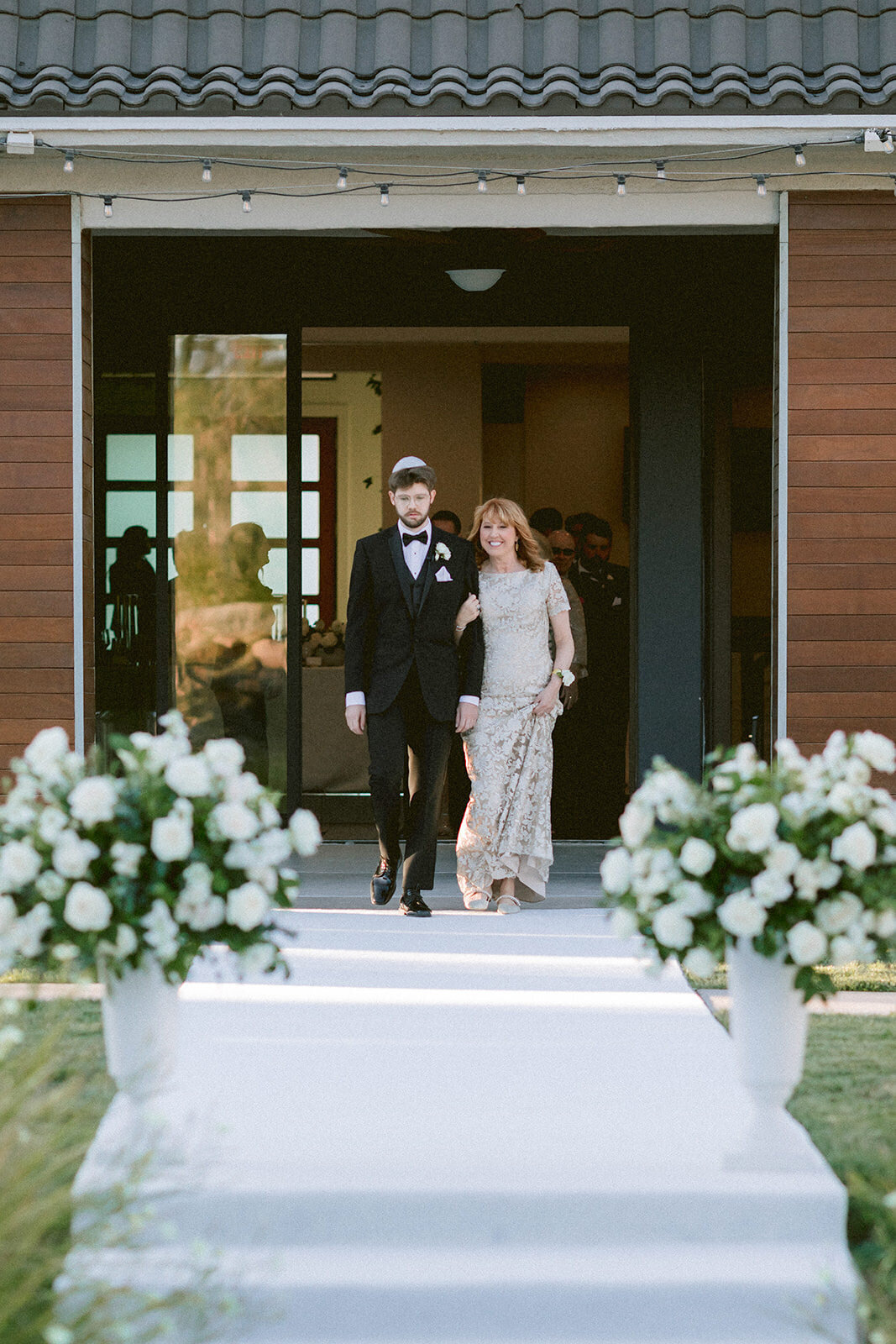 Soft and Romantic Wedding at Lotus House in Las Vegas - 33