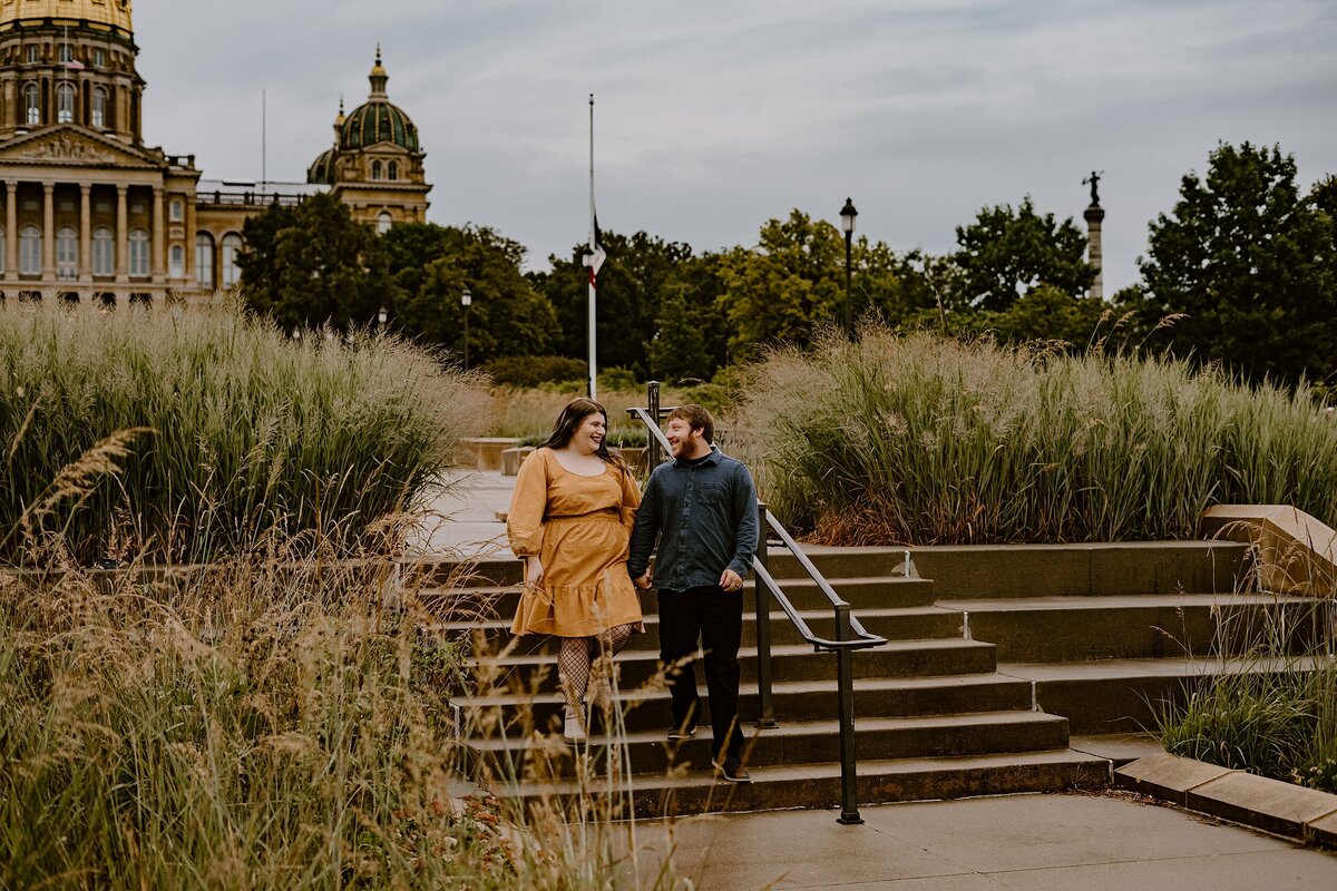 downtown-des-moines-capitol-couples-session-storyteller-collective-photo-co