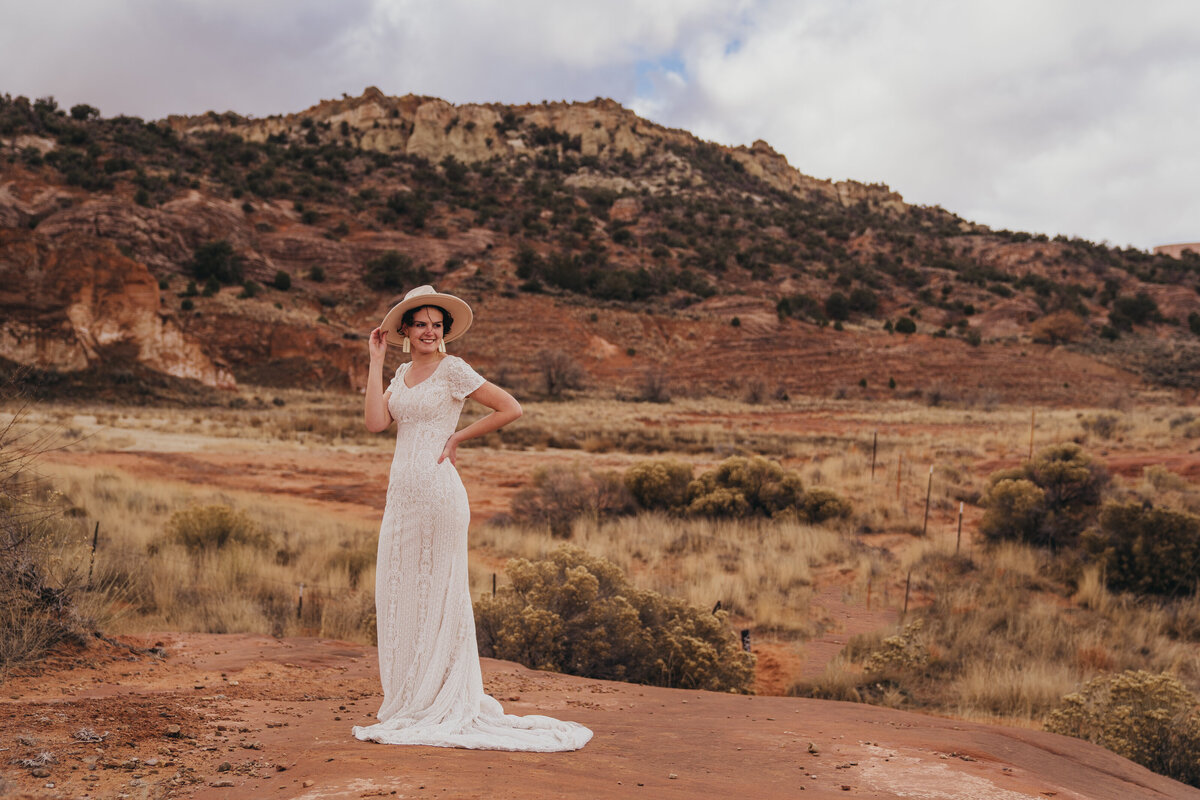 2022-Dec-New-Mexico-Red-Rock-Bridal-Photos-Molly-Margaret-Photography-13