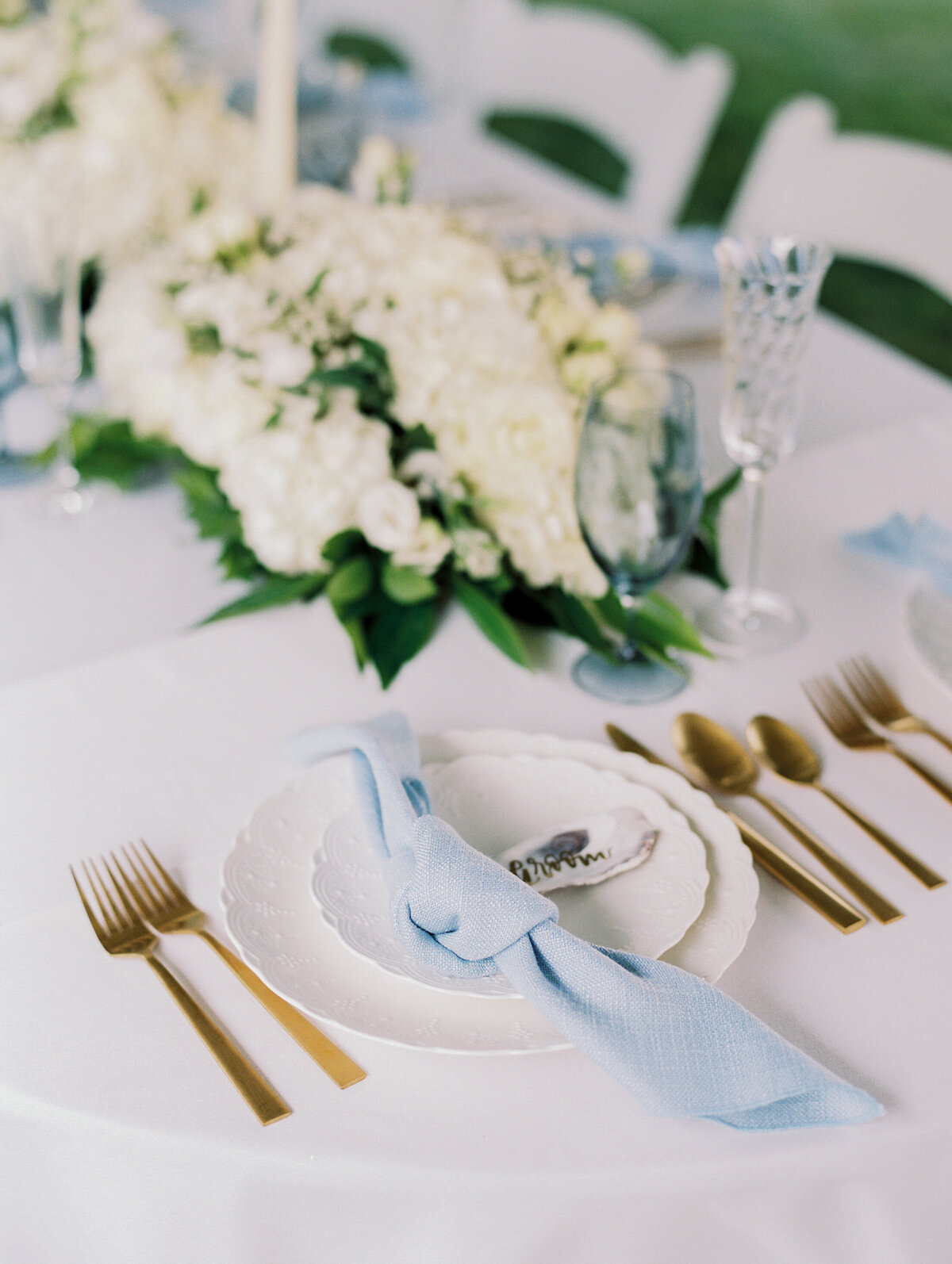 place-setting-with-blue-napkin