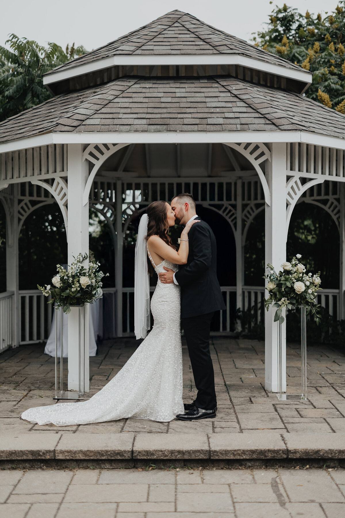 Plaza Rive-Sud Wedding - Emma Persi Photography-31