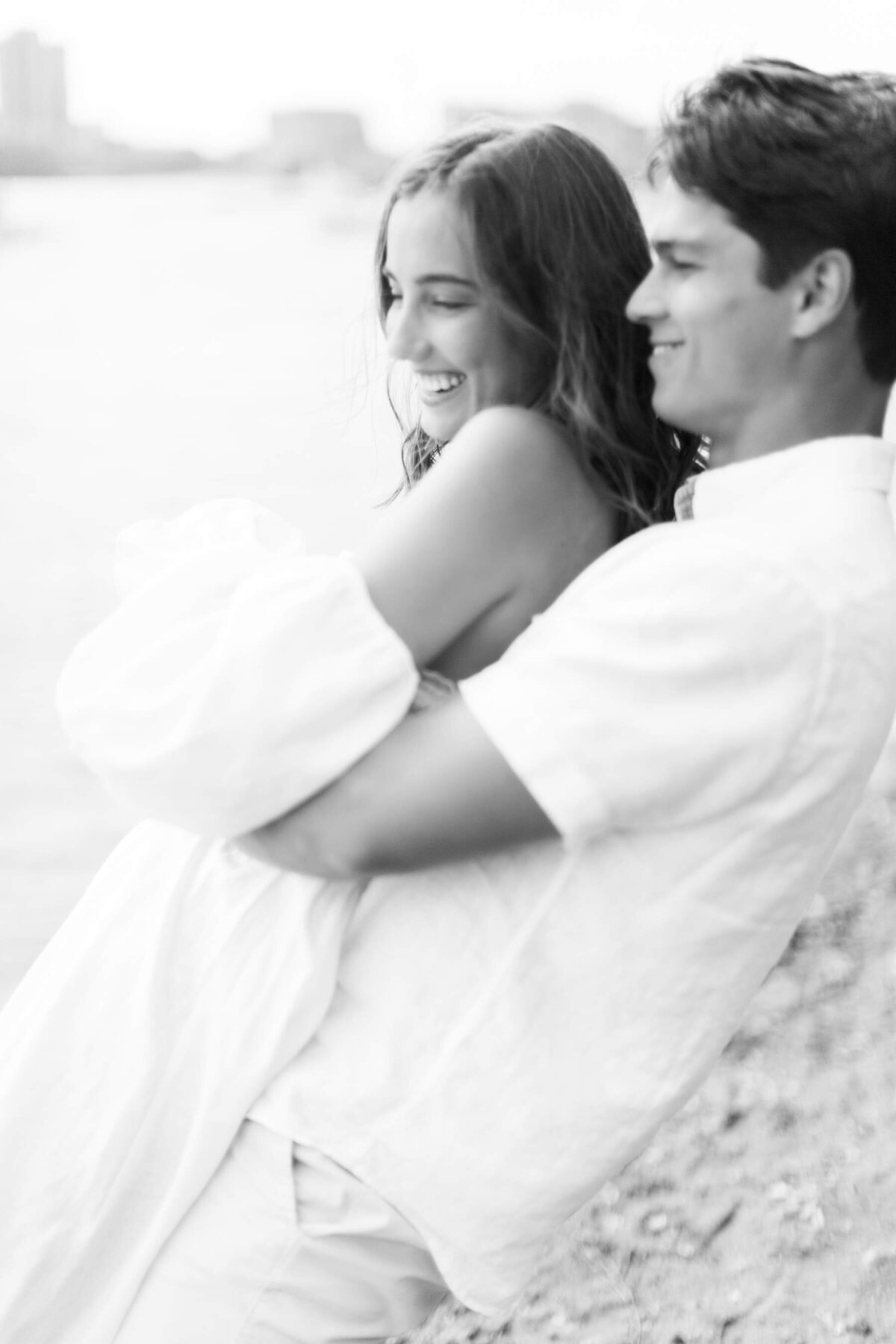 MN-best-photographer-wedding-engagement-near-me-alexandra-robyn-beach-engagement_0040