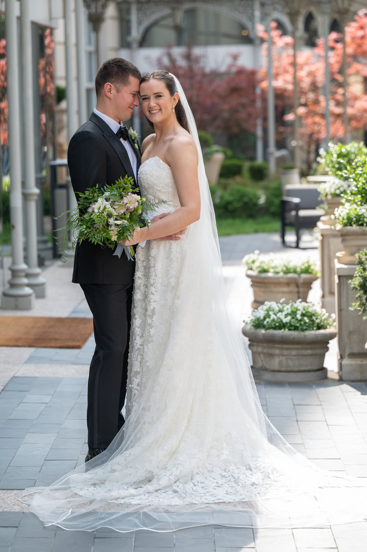 Bride and groom pictures outside of Union Station Dallas