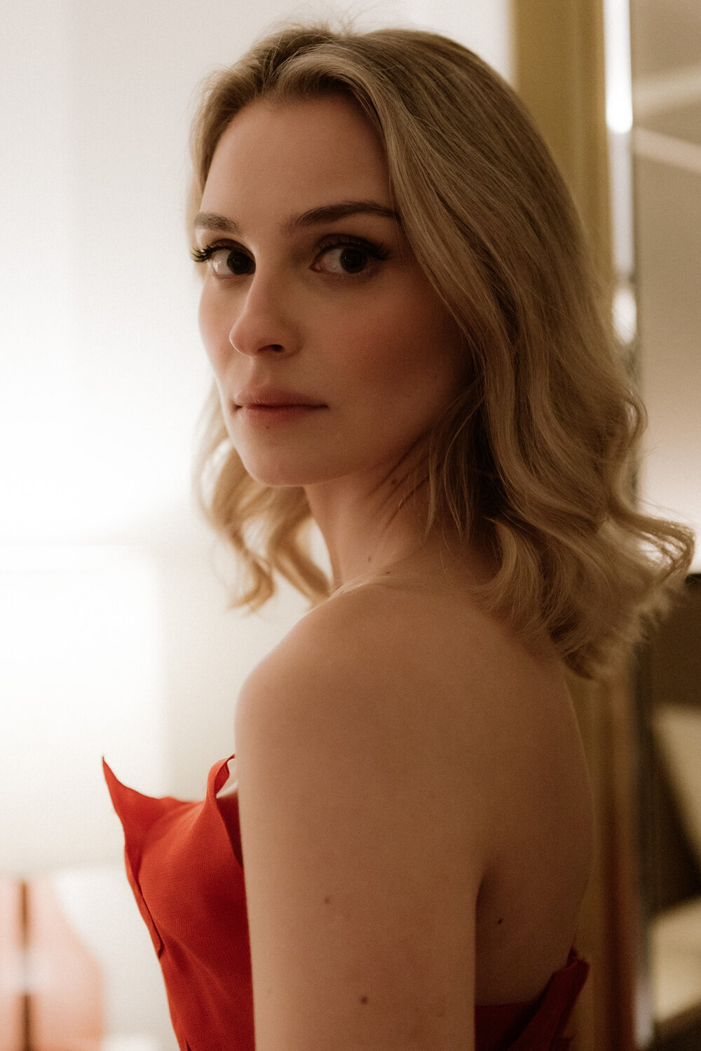 Classic and elegant engagement session Hotel Revelry_15