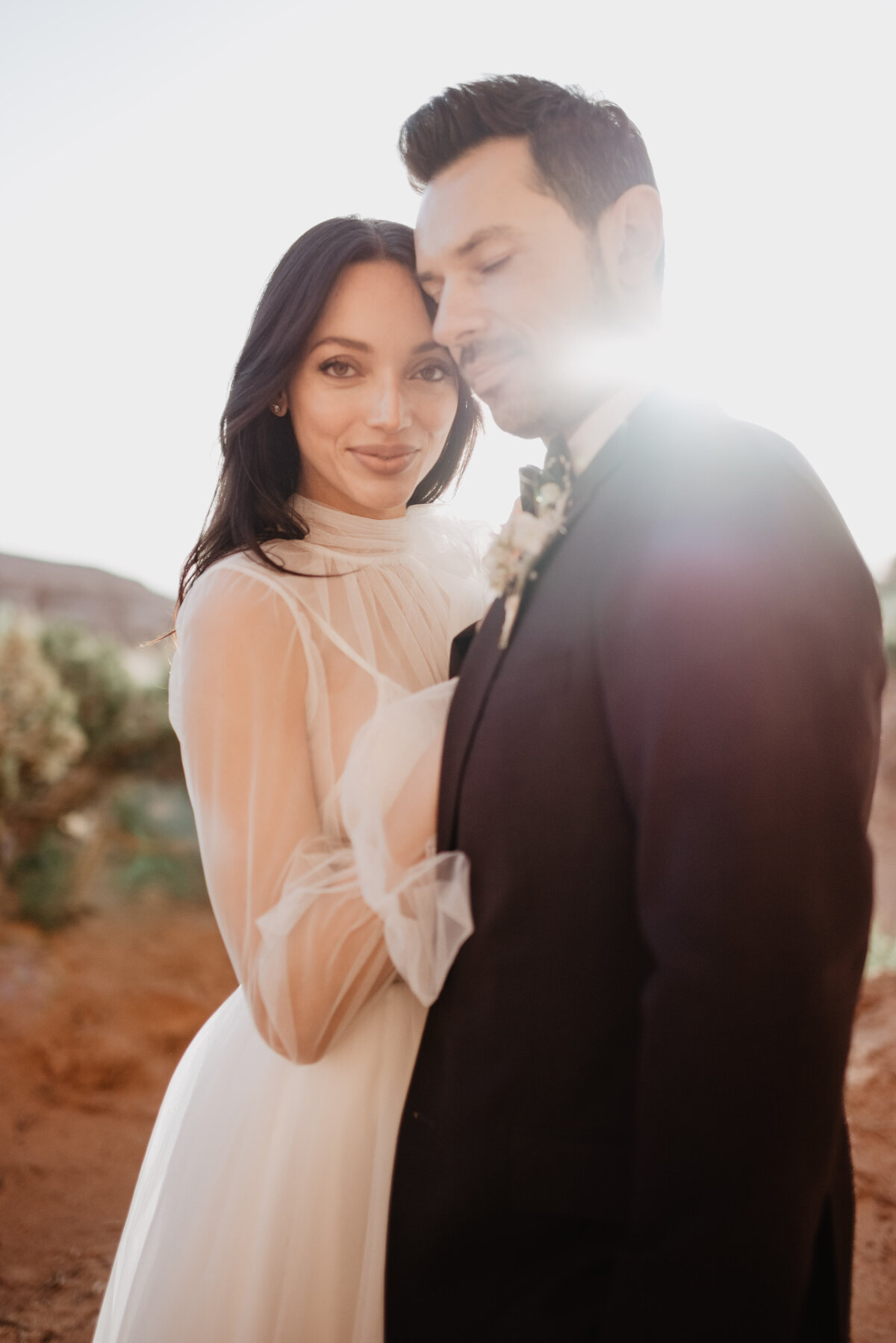 Utah elopement photographer captures couple hugging and smiling