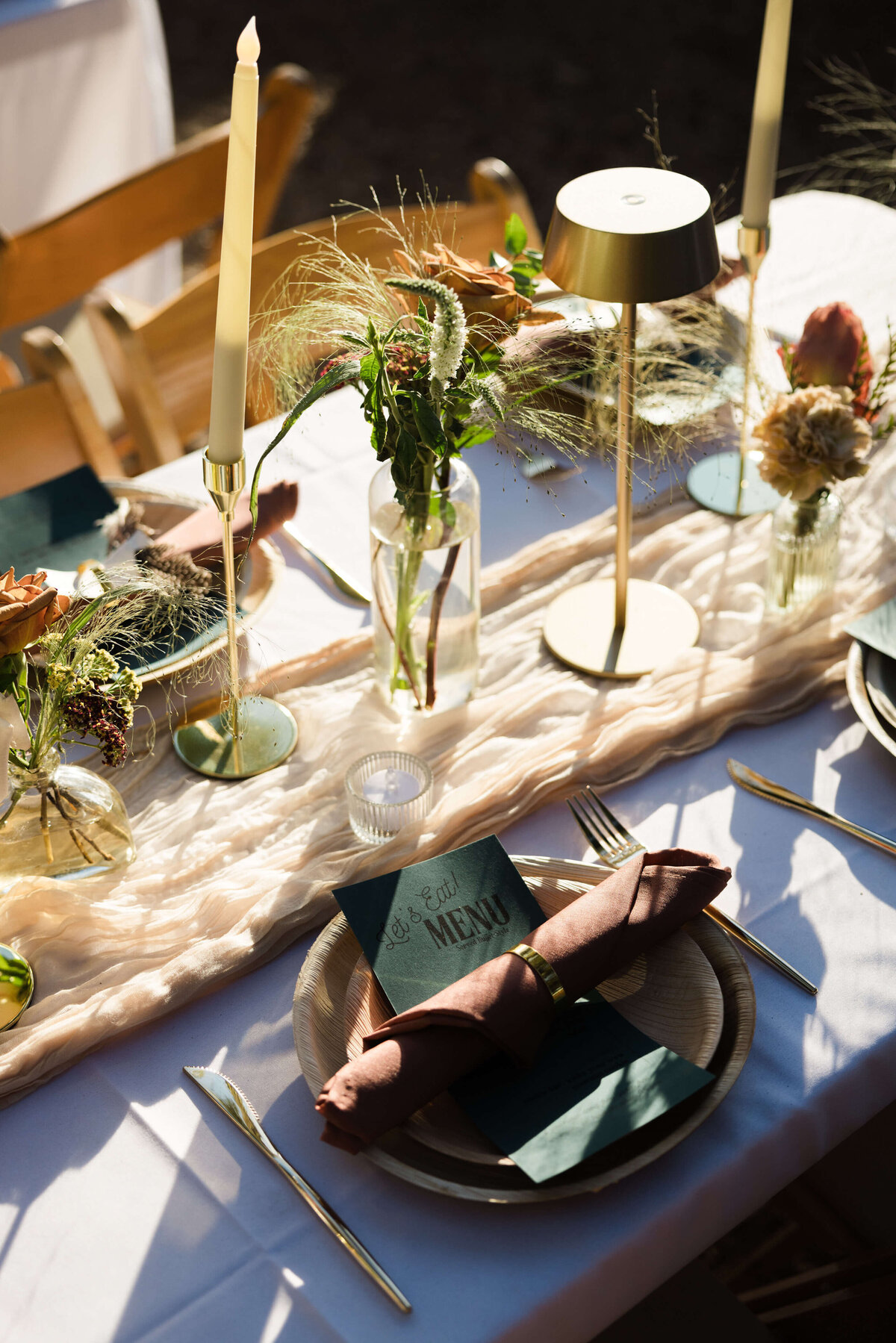 Wedding table decor for an Idaho wedding at N-Sid-Sen in Coeur d’Alene