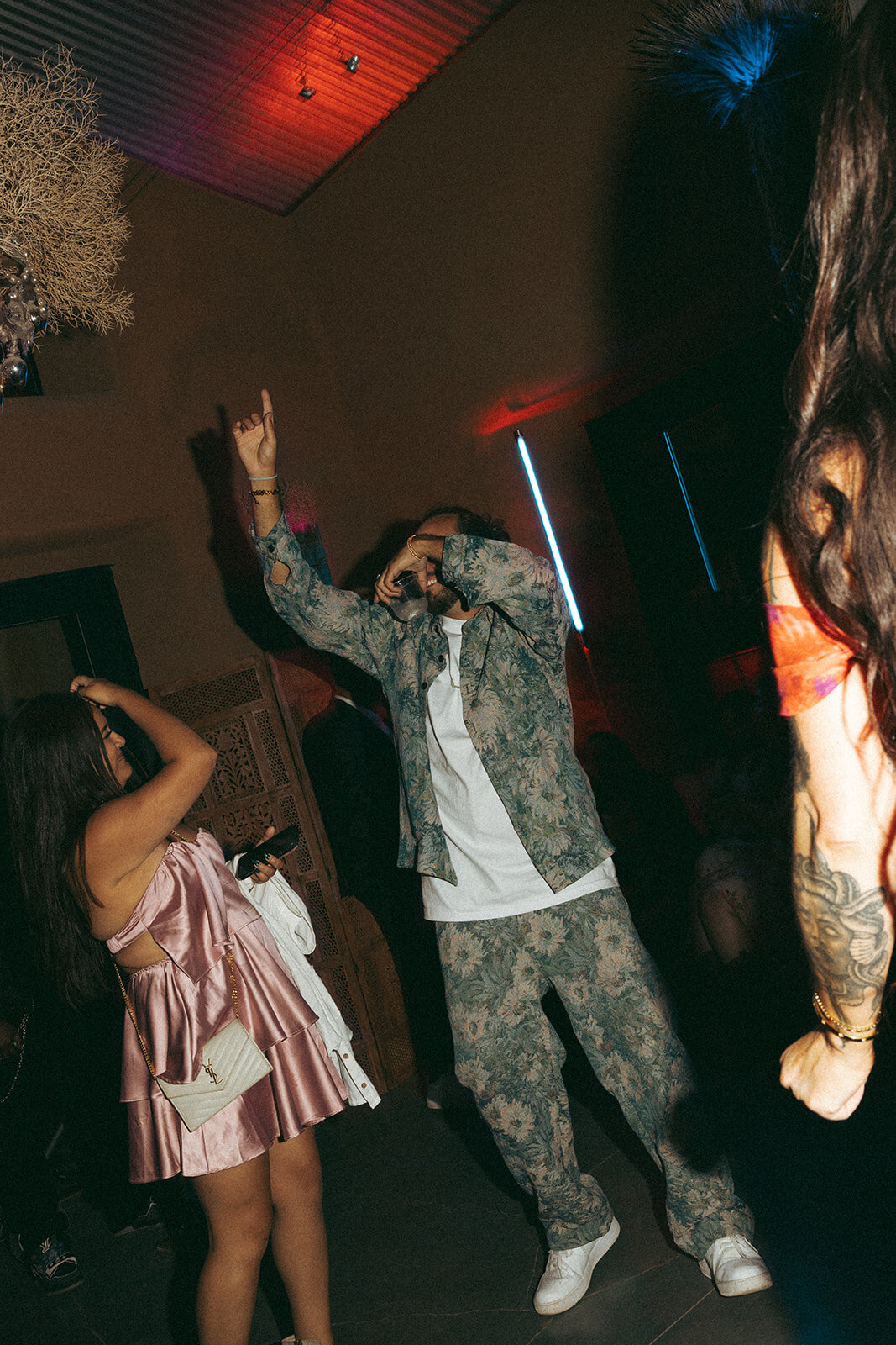 Faye-Fern-Creative-GoldenVibesPhoto-Sacred-Sands-Joshua-Tree-Wedding-Richie-James-Clara-Critchfield-Dance-Party-78