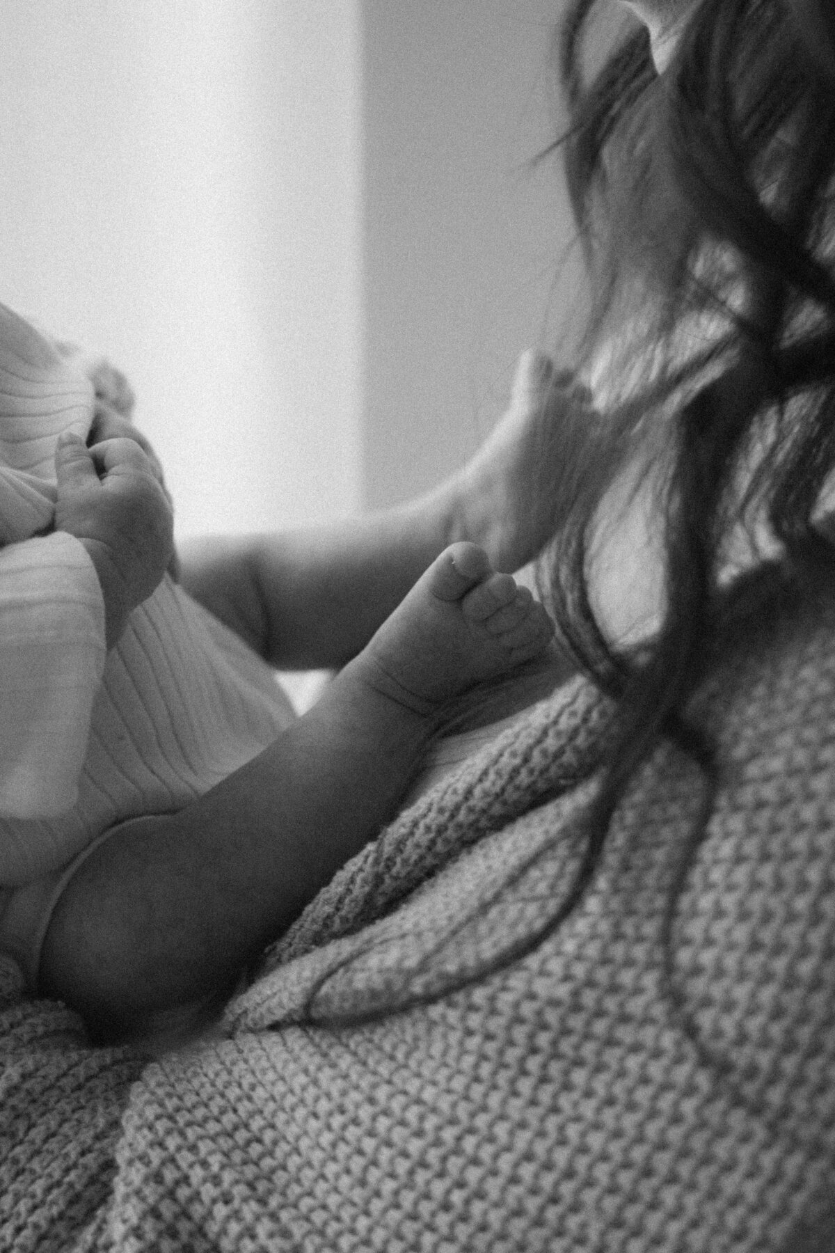 San Diego-Twins-newborn-lifestyle-photography-in-studio-the loft-4