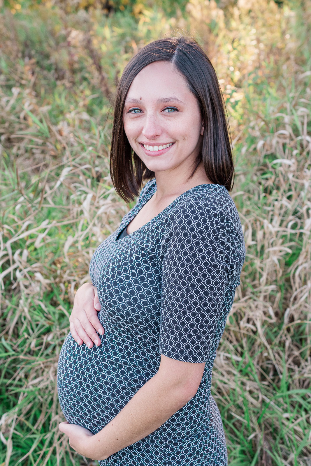 Milwaukee based photographer, Milwaukee wedding photographer, wisconsin photographer, Meredith Mutza Photography, Maternity Photography, Maternity photoshoot, New parents, Milwaukee maternity photographer,  Fall Maternity Session