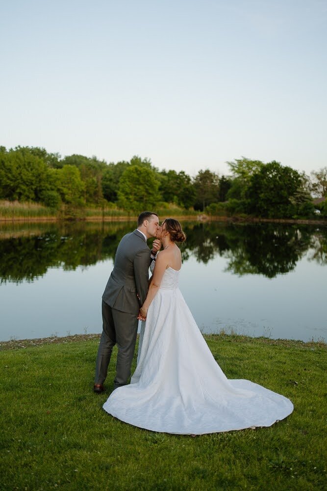 Nichole-Babiez-Photography-wedding-photographer-lincolnshire-marriott-forest-preserve-modern-elegant-whimsical-luxury-editorial-destination-54
