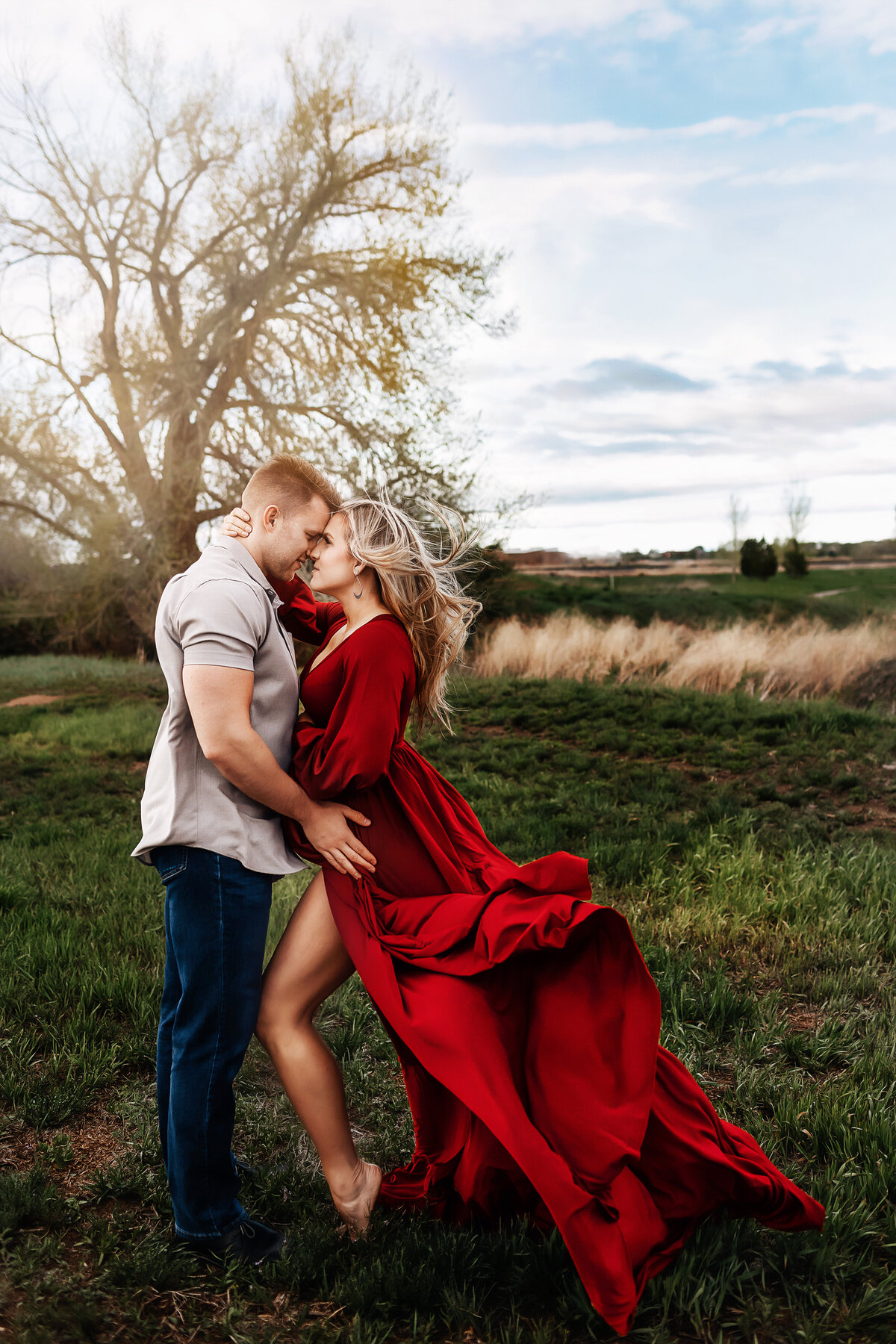 thornton couple maternity photos outside in the winter wind