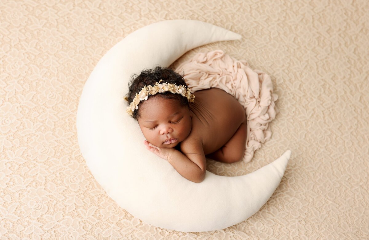 charlotte-newborn-moon