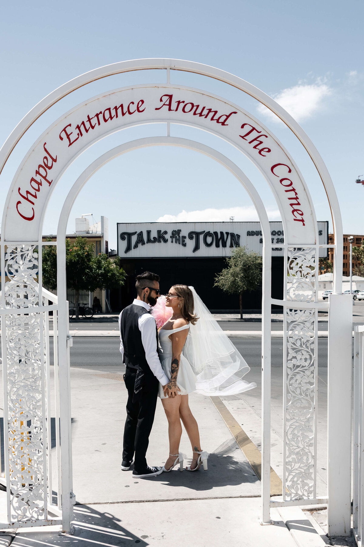 43_riskyexposure_sasha-andy_las-vegas-elopement-photography