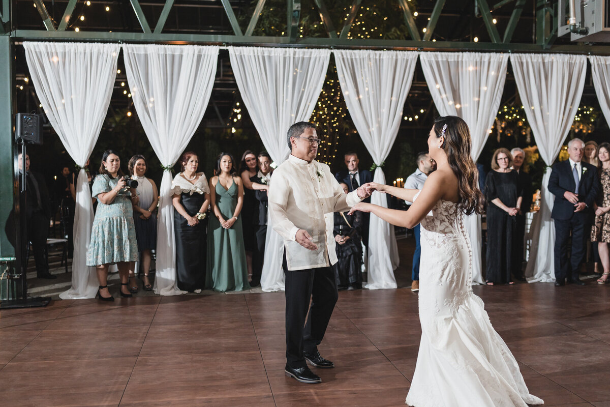 A MAGICAL WINTER PLANTERRA GARDEN WEDDING WITH A GREEN COLOR PALETTE IN WEST BLOOMFIELD, MICHIGAN PROVIDED BY KARI DAWSON PHOTOGRAPHY103