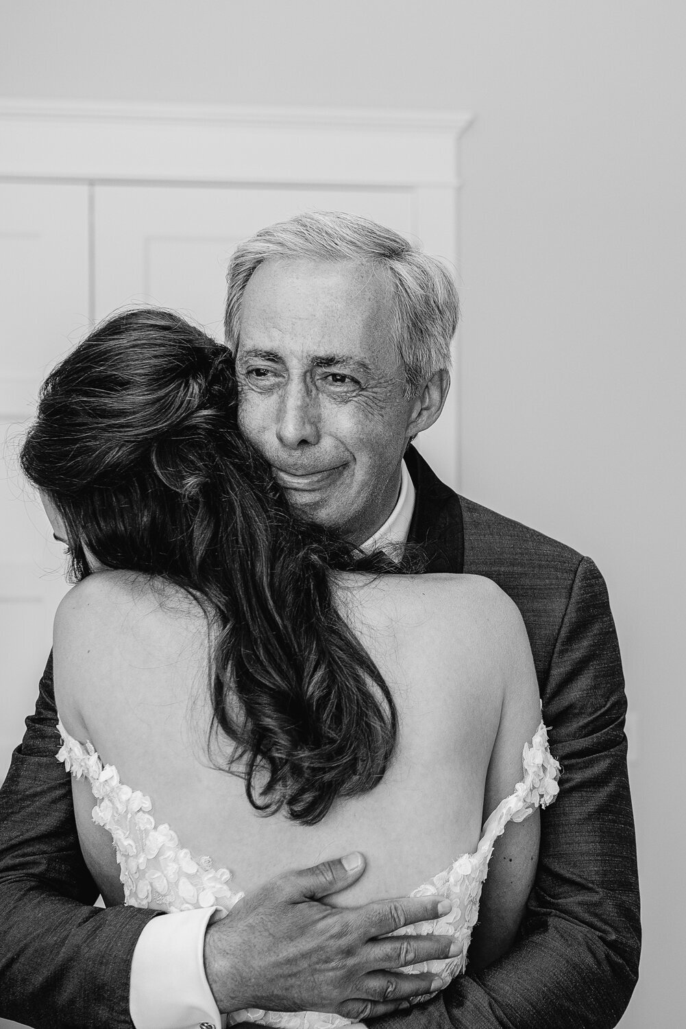 bride-and-dad-black-and-white-120
