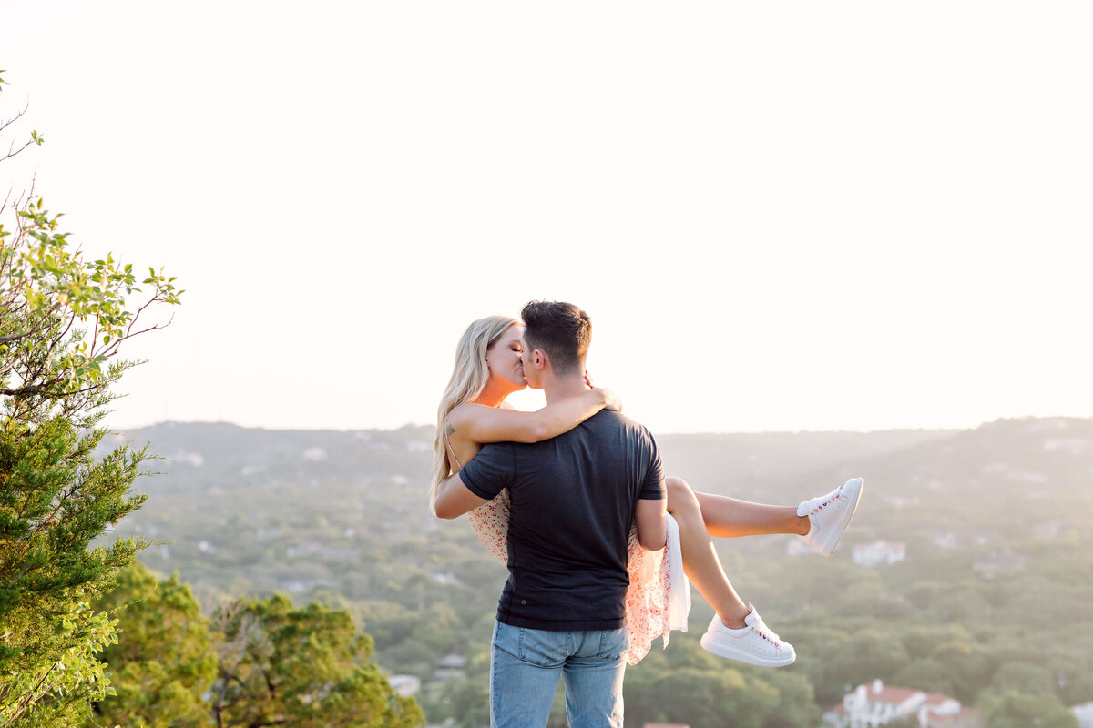 engagement photos at Mt. Bonnell