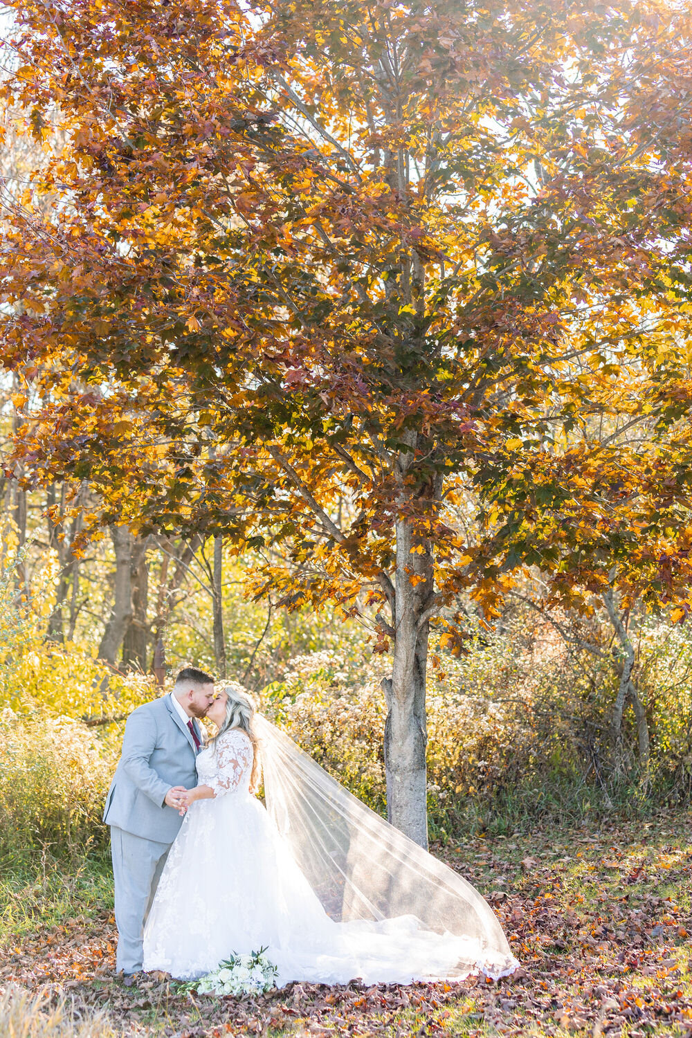 Hannah-Barlow-Photography-Fall-Wedding-by-Tree