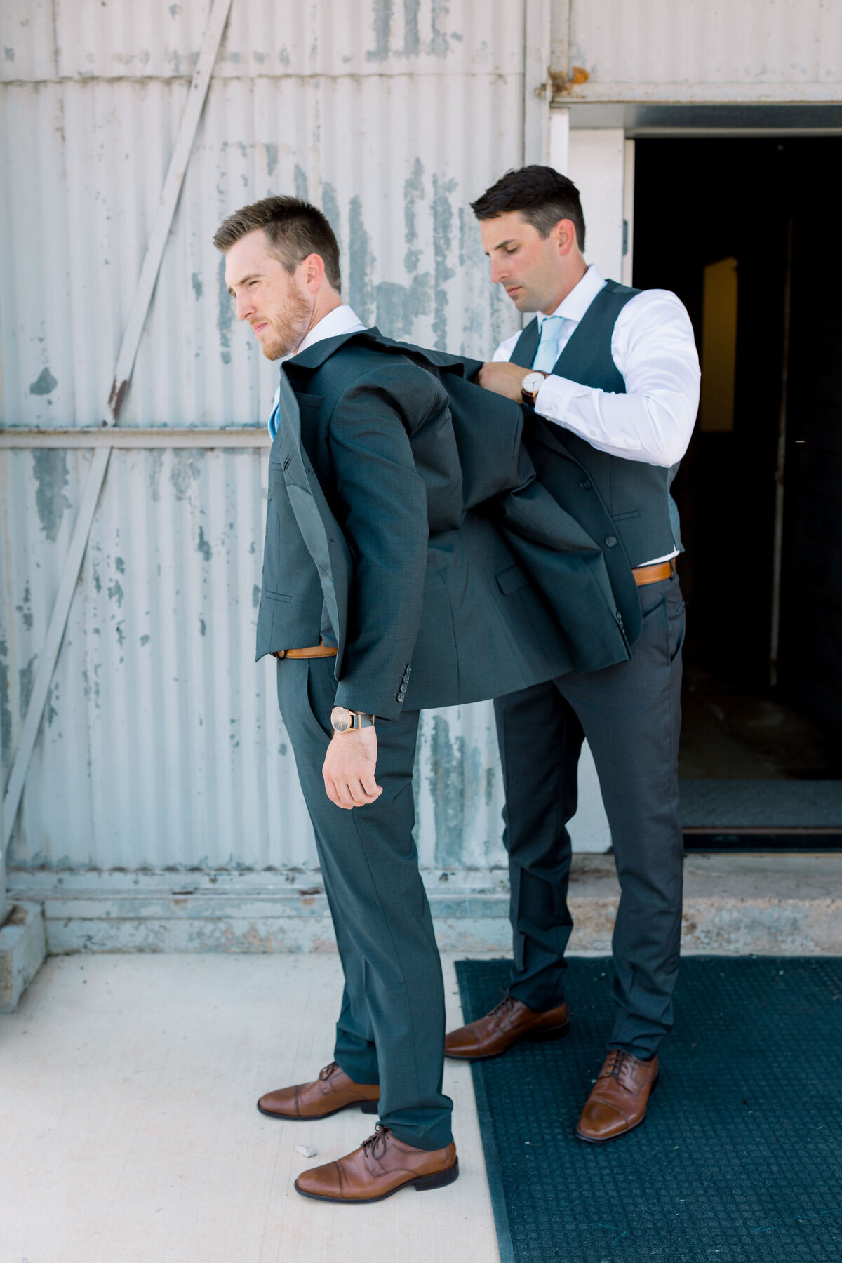 summer-rustic-blue-gin-wedding-24