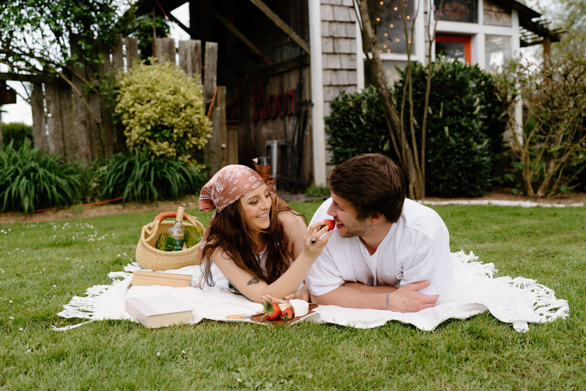 picnic-couple