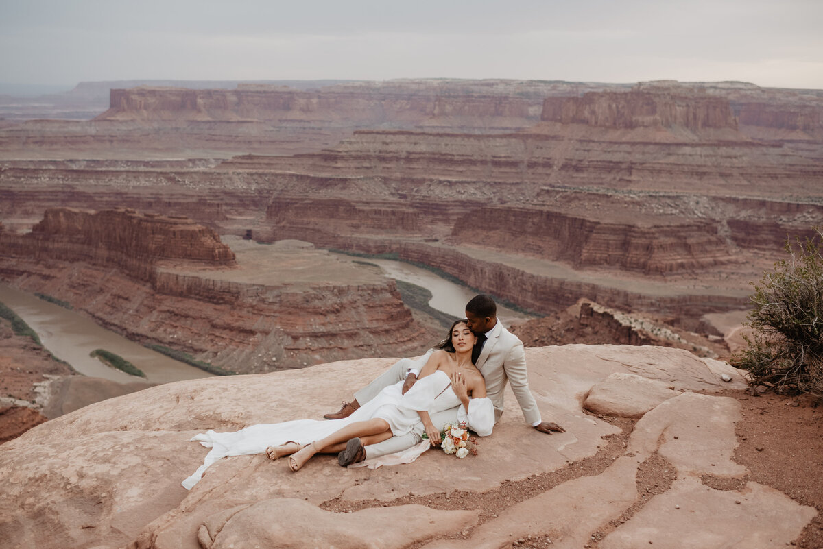 Utah Elopement Photographer captures couple bridal portraits