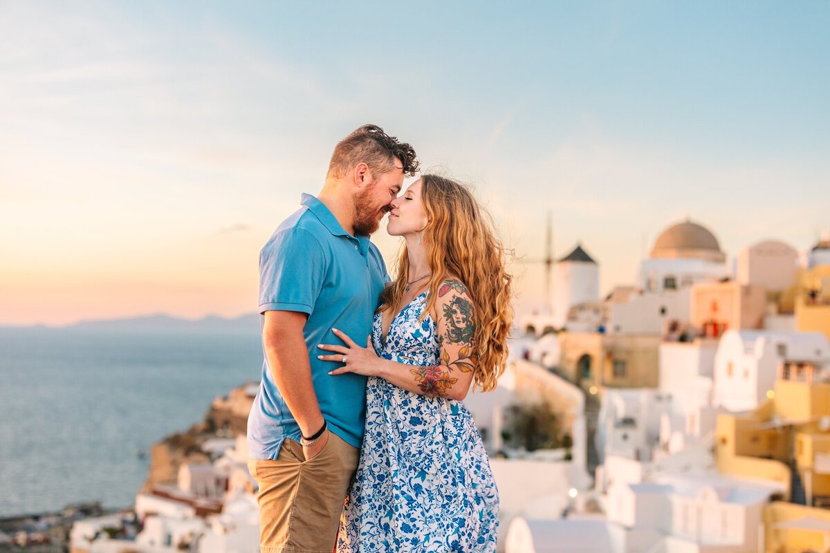Kelly_Payeur_Photography_Santorini_Greece_Colorful_Engagement_Destination_Photographer_0018