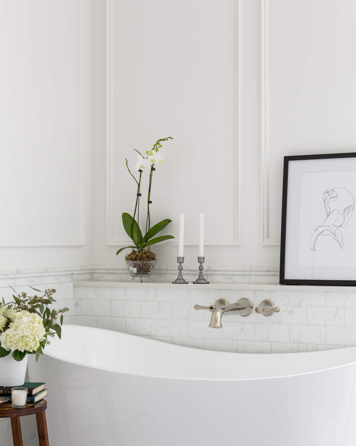 kyleen-bushroe-houston-interior-designer-white-bathroom-tub-styling