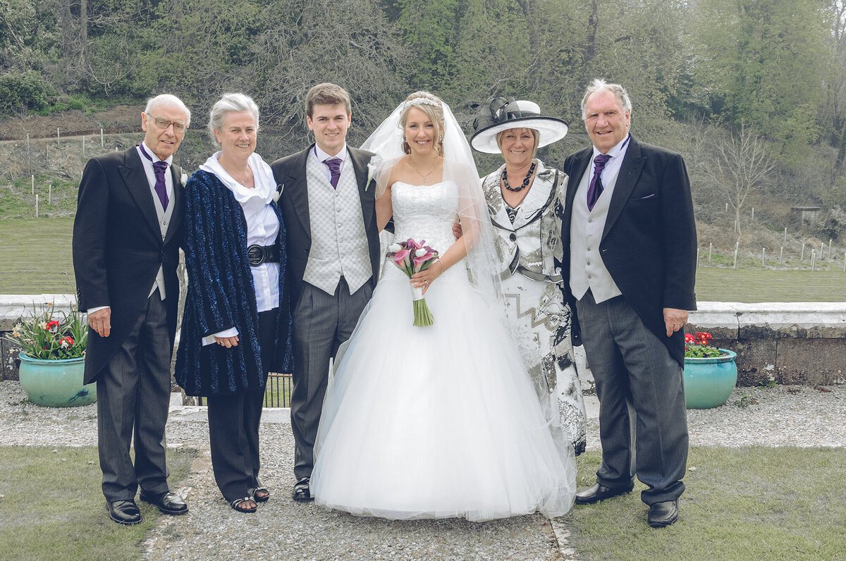 pro-story-photography_bride-and-groom-with-proud-parents_kitley-house_yealmpton_devon