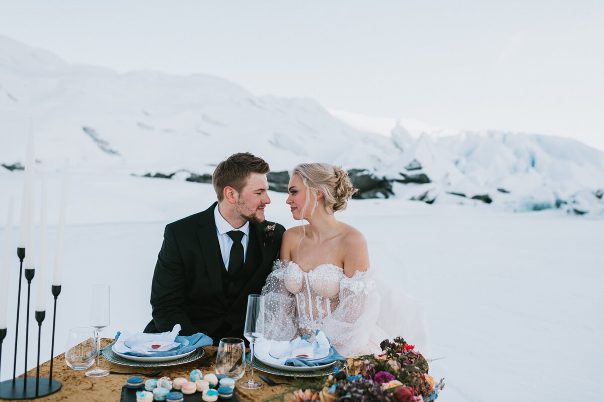 matanuska-glaicer-winter-elopement-donna-marie-photography1