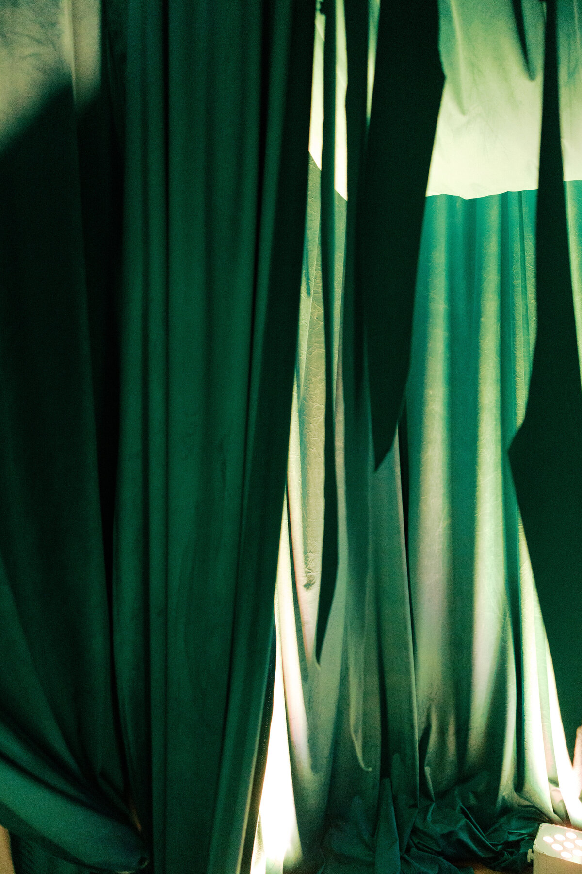 custom-draping-at-gardiner-house-ri