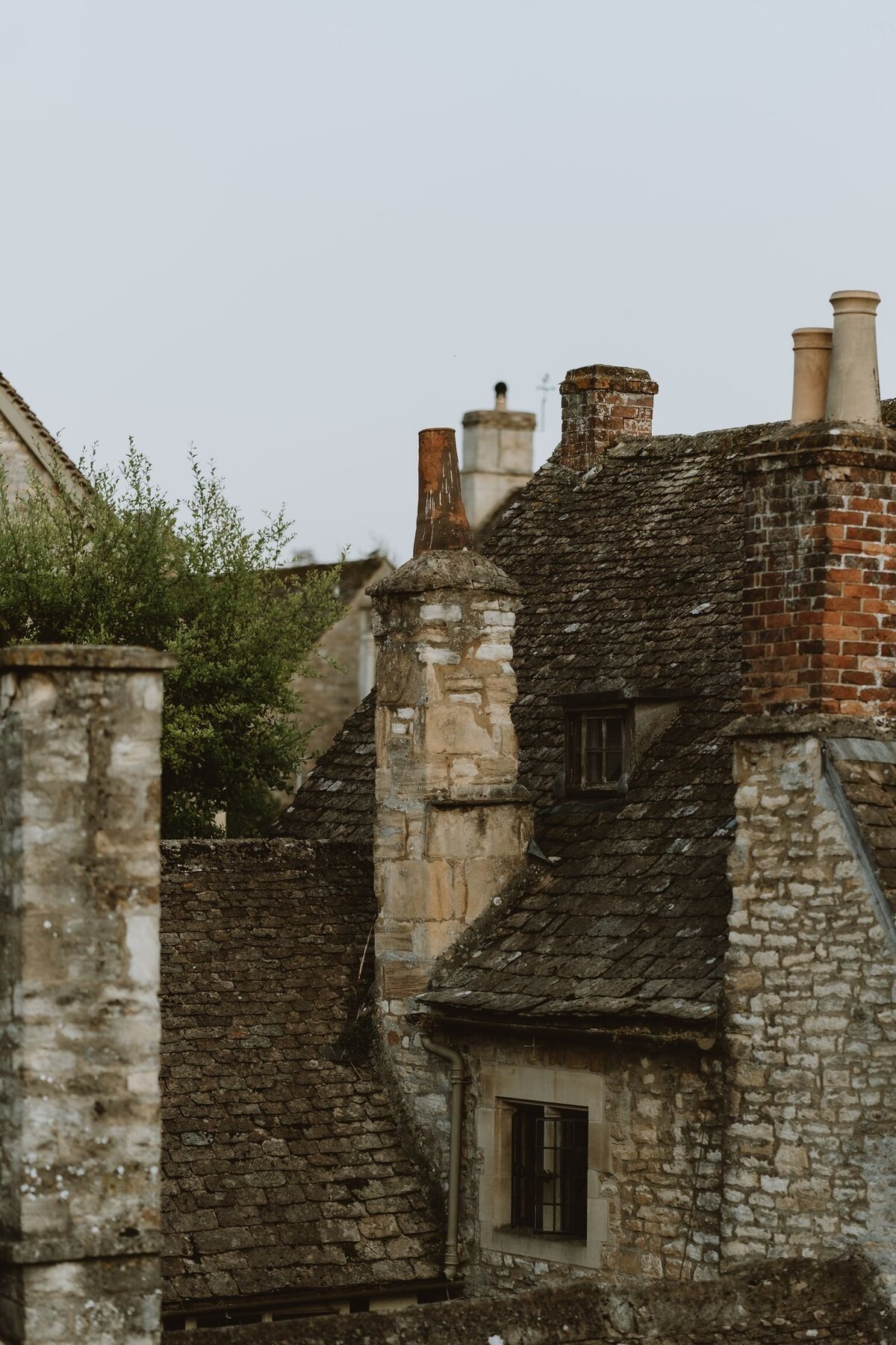 Moments of the wedding morning in Burford