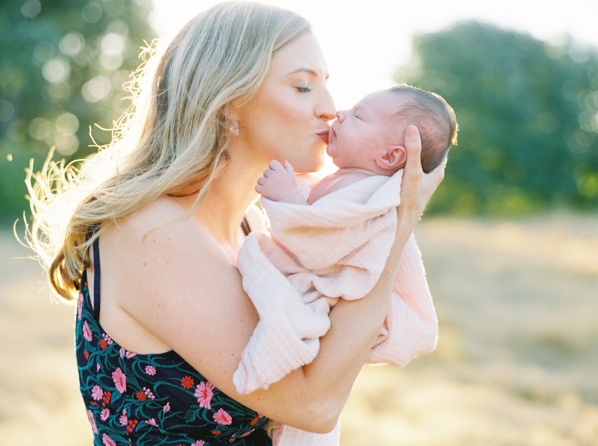 outdoor-newborn-photos-film