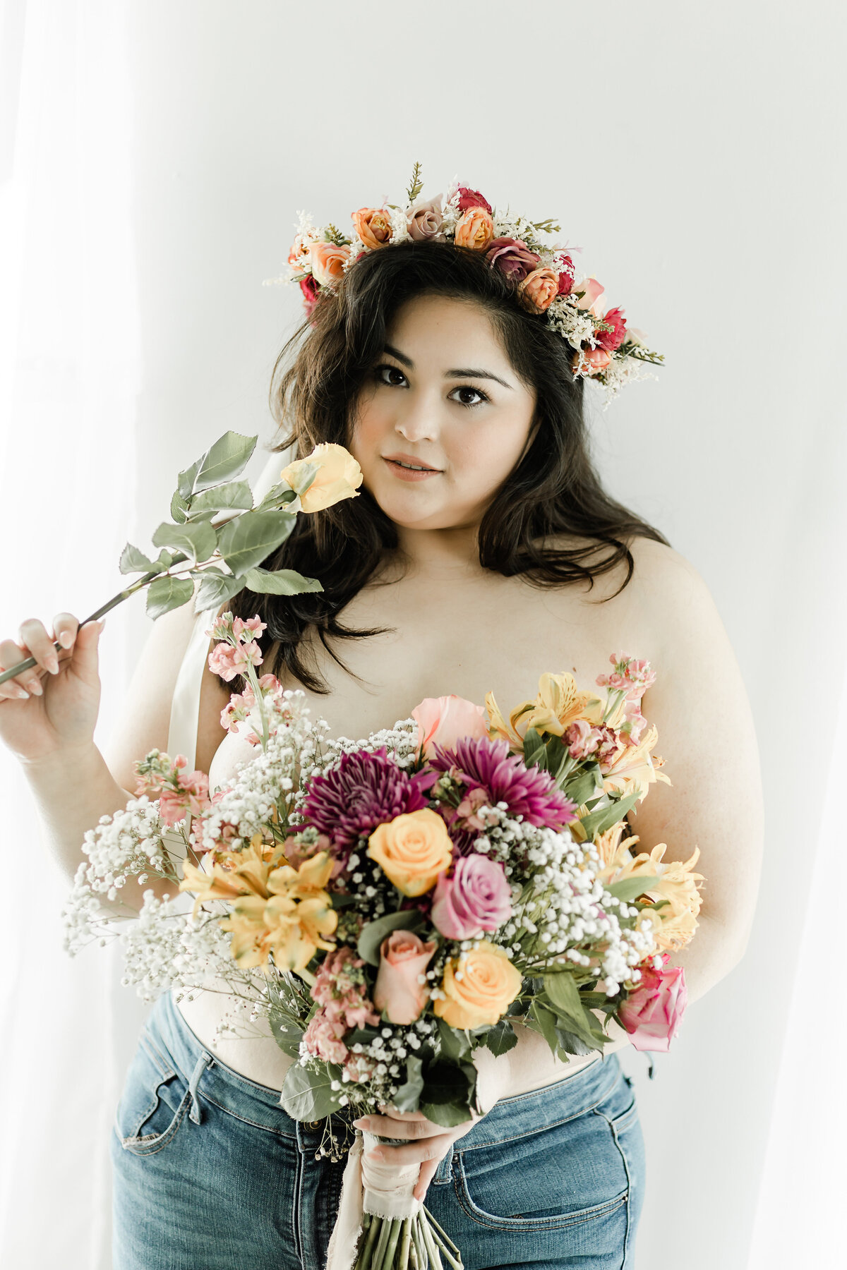 curvy-woman-with-flowers