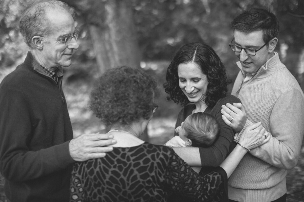 candid-natural-boston-newborn-family-photographer-zev-fisher-028
