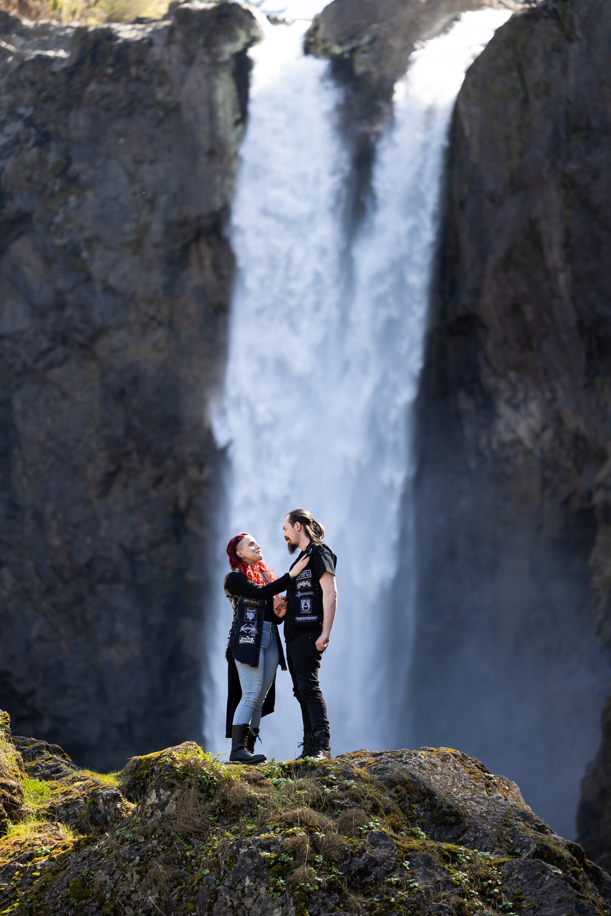 engagement session infront of a waterfall in snoqualmie washington