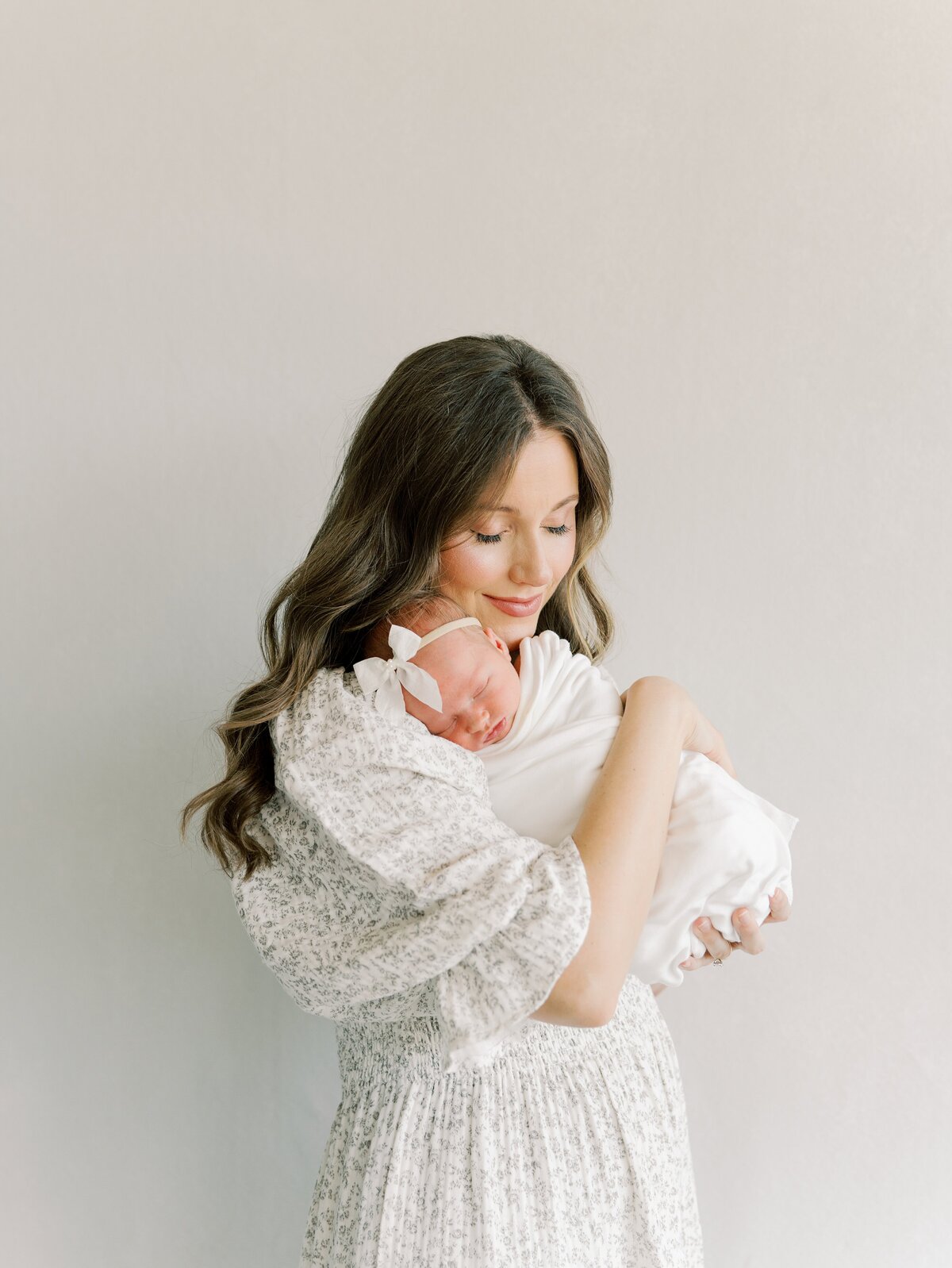 northern virginia newborn photograpy studio photo mom and daughter