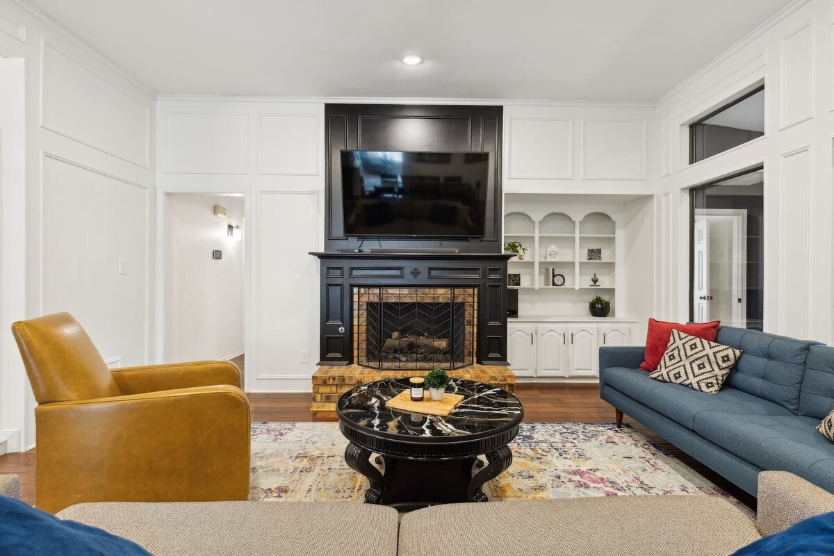 10216_shadow_way_dallas_tx_living_room_with_black_fireplace_-_built_in_shelving_and_modern_millwork_-_haven_realty_group