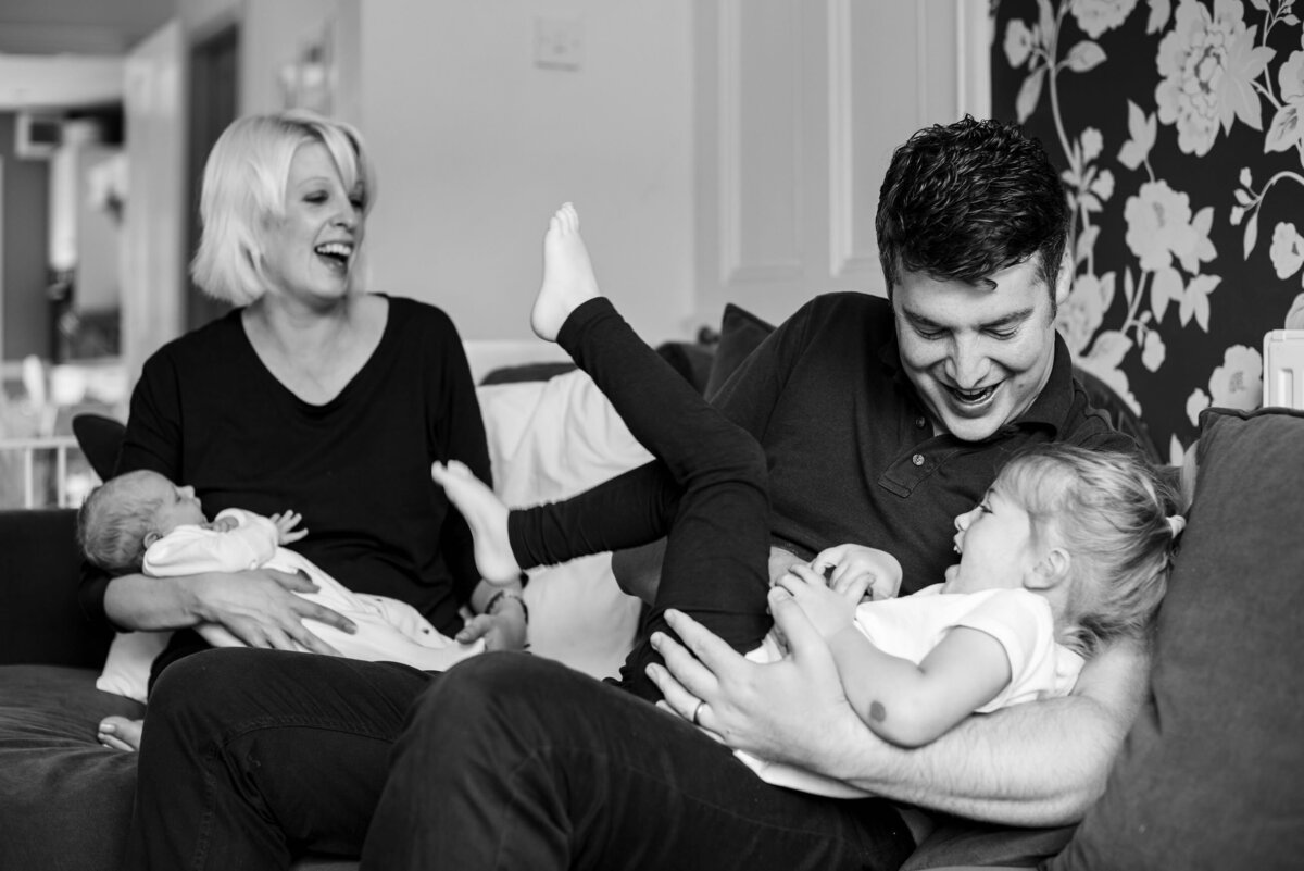 newborn-baby-relaxed-lifestyle-natural-family-photography-203