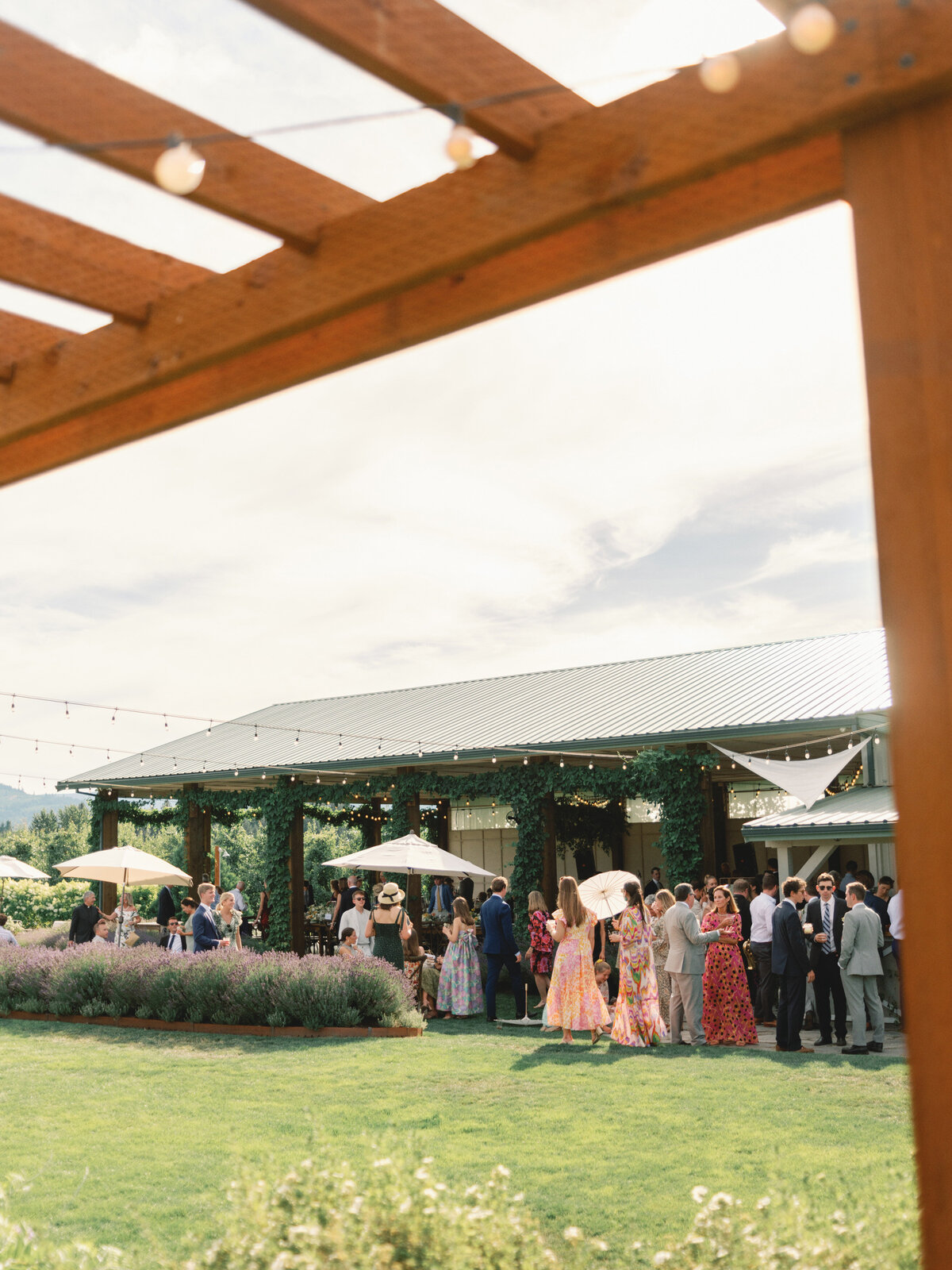 the-orchard-wedding-photos-by-the-tenneys-photography-in-hood-river-oregon-24
