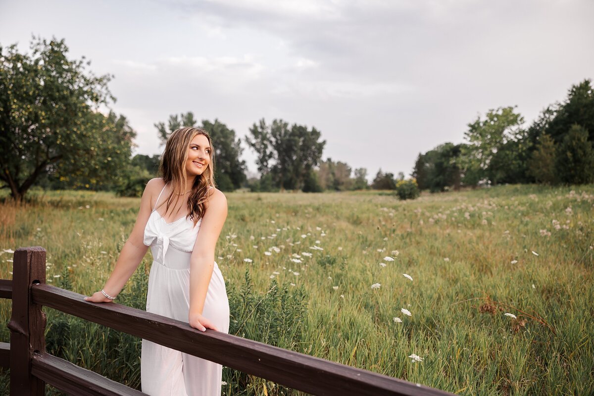 Outdoor Senior Photos Fonfereks Glen Green Bay WI_0285