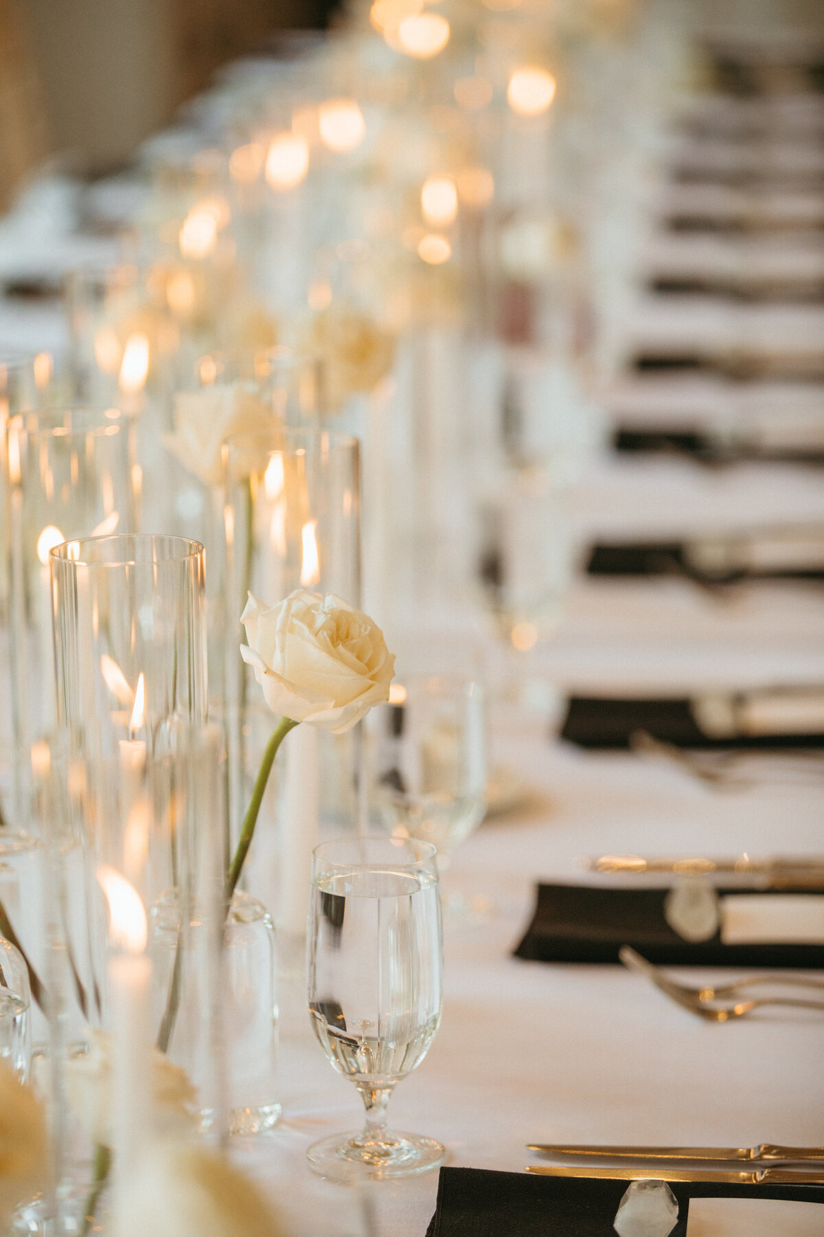 wedding-tablescape-at-the-wadsowrth-mansion