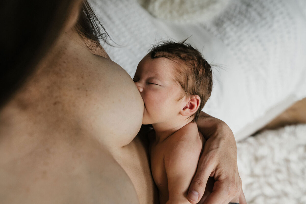 intimate-postpartum-photography-21