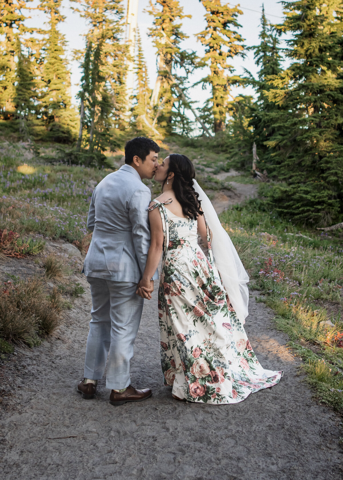 Mount-Hood-Elopement-Photographer